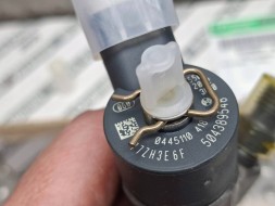 Fiat OE S26340351 Injector bosch 0445110418 fiat ducato iveco daily 2.3mjet 2011-