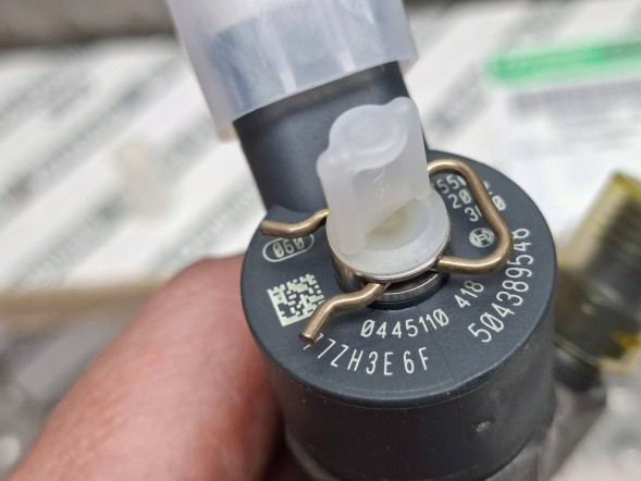 Fiat OE S26340351 Injector bosch 0445110418 fiat ducato iveco daily 2.3mjet 2011-