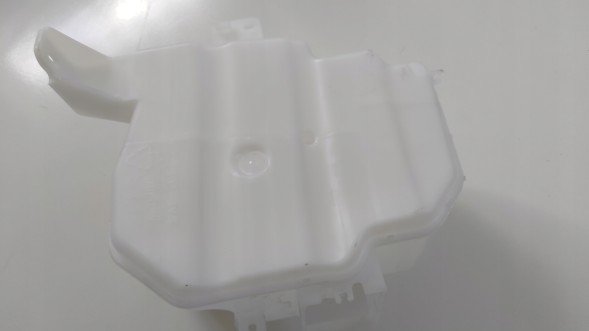 Mitsubishi OE 8260A584 Eclipse cross lift 21 - 24 washer reservoir for two pumps