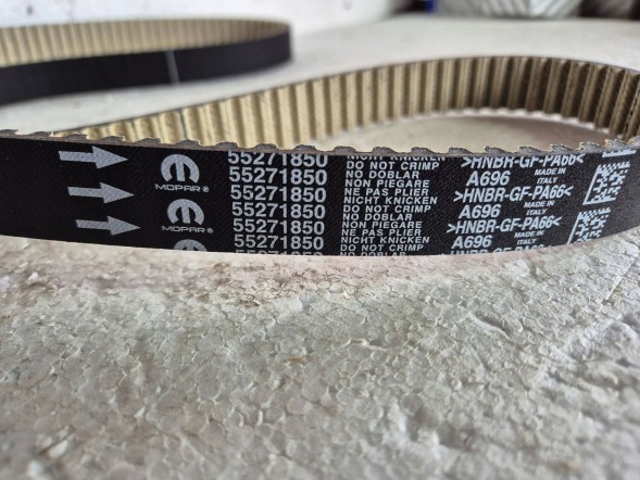 Jeep OE Pasek rozrządu 55271850 / 68302461AA Jeep Cherokee Alfa Romeo 2.2 CRD M-jet Timing belt 55271850 / 68302461aa jeep cherokee alfa romeo 2.2 crd m-jet