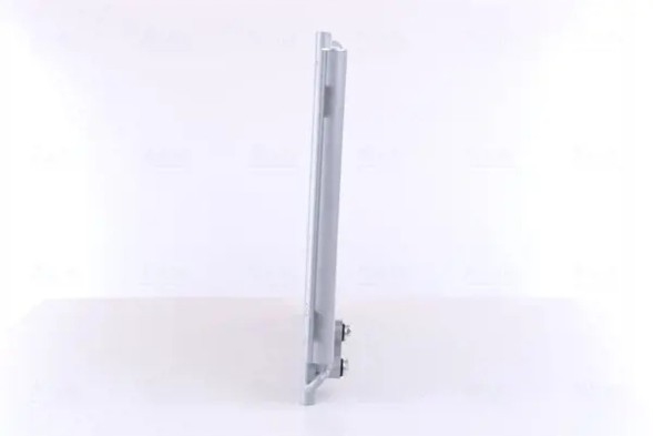 Nissens  Condenser air conditioning cooler with dehumidifier