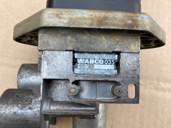 Wabco  Handbrake valve mb actros wabco 9617230280