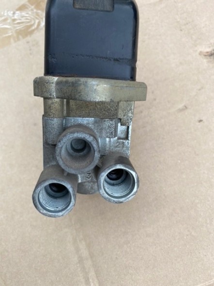 Wabco  Handbrake valve mb actros wabco 9617230280