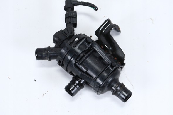 Renault OE 212007967R termostat clio v Additional water pump renault clio v captur ii 1.5dci 212007967r