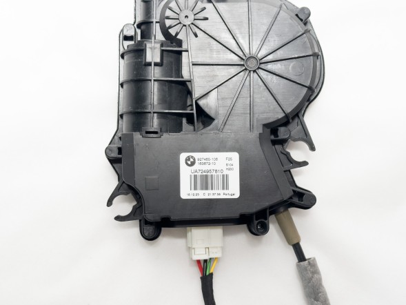 BMW OE  Flap pull closing bmw f11 f25 lci 927465 new ori