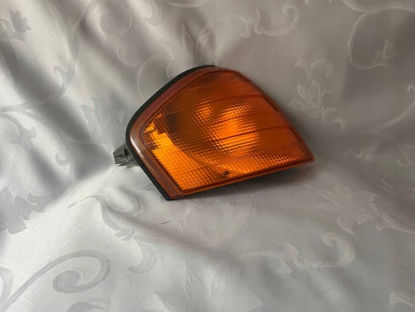 Mercedes-Benz OE MP1-1305232922 Indicator blinker right mercedes c klasse 180 w202 1305232922 original