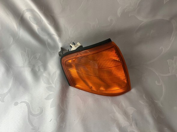 Mercedes-Benz OE MP1-1305232922 Indicator blinker right mercedes c klasse 180 w202 1305232922 original