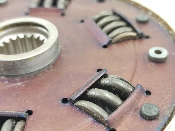 Mitsubishi OE MD713775 Clutch disc mitsubishi lancer v 2.0 d 1992-2004 / md713775