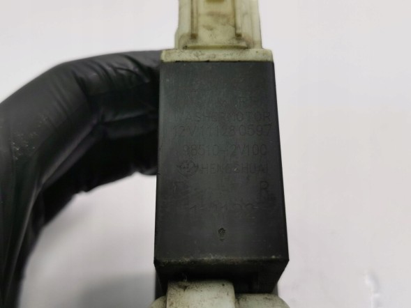 Hyundai OE 985102V100 Hyundai veloster 2012 windscreen / front windscreen washer pump