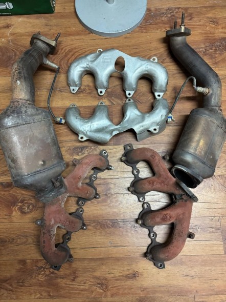 GM 12603758 12603760 Chevrolet corvette c6 6.0 ls2 6.2 v8 ls3 2005 - 2013 exhaust manifold