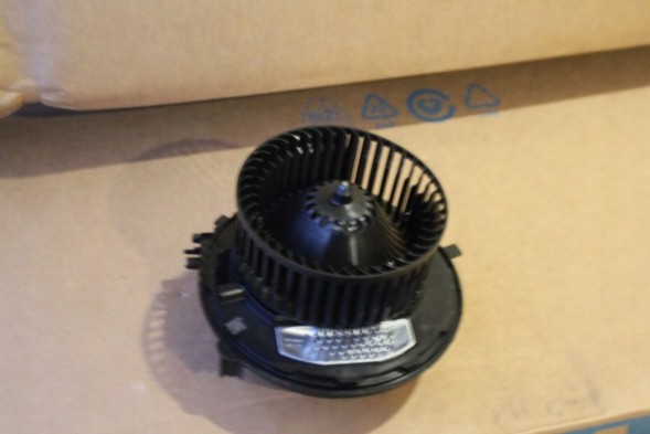 Volkswagen OE  Heater blower regulator vw arteon 5wb819021