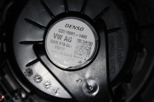 Volkswagen OE  Heater blower regulator vw arteon 5wb819021