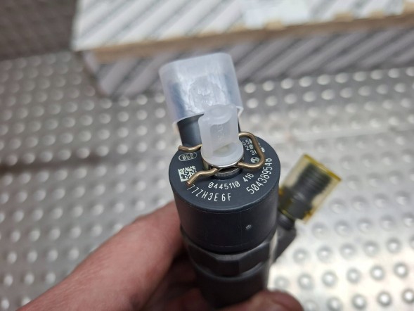 Fiat OE S26340337 Injector bosch 0445110418 504389548 fiat ducato iveco daily 2.3mjet 2011