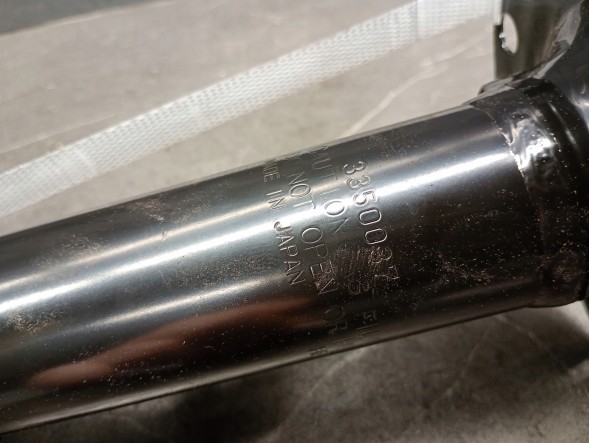 Mitsubishi OE  3350037 Shock absorber left front mitsubishi outlander iii new