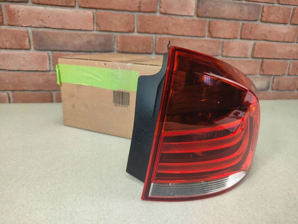 BMW OE 2990110 LAMPA PRAWY TYŁ PRAWA LCI LIFT W BŁOTNIK LED BMW X1 E84 OE 2990110 NOWA Lamp right rear right lci lift in fender led bmw x1 e84 oe 2990110 new