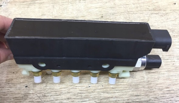 AUCAR 2203200258 Airmatic strip valve block suspension for mercedes amg w220 1999-05