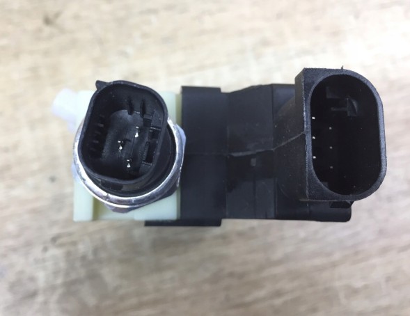 AUCAR 2203200258 Airmatic strip valve block suspension for mercedes amg w220 1999-05