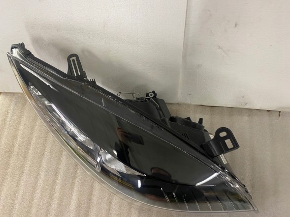 Magneti Marelli  Headlamp right 711307023255 magneti marelli megane iii