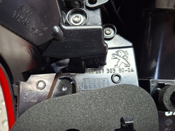 Peugeot OE  Rear lamp right 9826730380 peugeot 2008 lift 16- new original oe