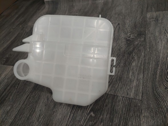 Honda OE HONDA HR-V II ZBIORNICZEK SPRYSKIWACZY 060851-505 Honda hr-v ii washer reservoir 060851-505