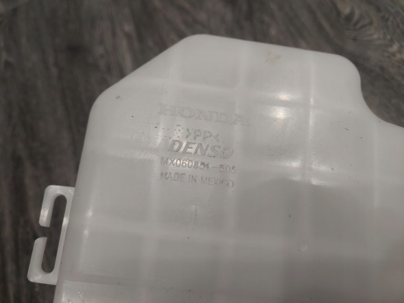 Honda OE HONDA HR-V II ZBIORNICZEK SPRYSKIWACZY 060851-505 Honda hr-v ii washer reservoir 060851-505