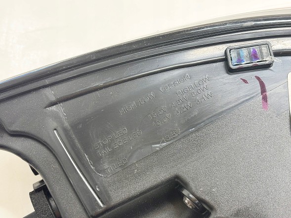 Renault OE  Oryg lamp right rear renault megane v e-tech