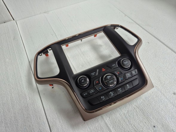 Jeep OE 05091851AF Center panel 05091851af jeep grand cherokee wk2 lift