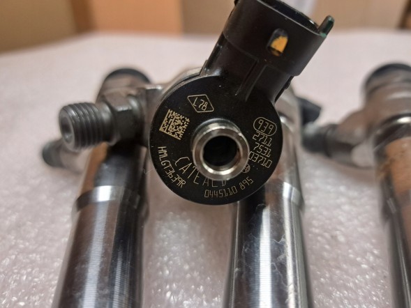 Renault OE 0445110895 BOSCH RENAULT NISSAN MERCEDES Injector injection renault nissan mercedes 1.7 cdi dci r9na402 0445110895