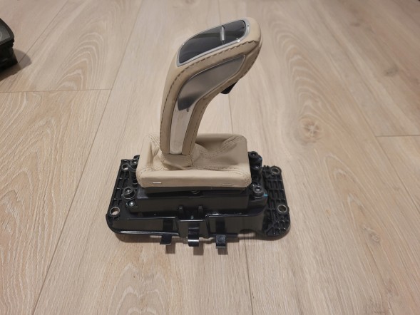 BMW OE MASERATI GHIBLI LEVANTE GAŁKA WYBIERAK ZMIANY BIEGÓW JASNA SKÓRA 670105541 Maserati ghibli levante shift selector knob light leather 670105541