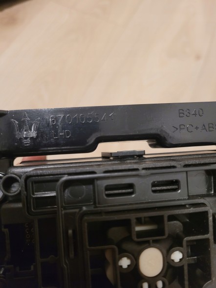 BMW OE MASERATI GHIBLI LEVANTE GAŁKA WYBIERAK ZMIANY BIEGÓW JASNA SKÓRA 670105541 Maserati ghibli levante shift selector knob light leather 670105541