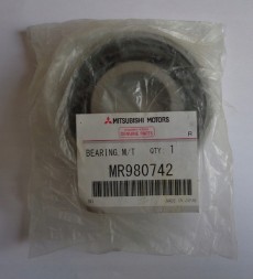 Mitsubishi OE  Gearbox clutch roller bearing m/t oem mitsubishi lancer evo 4-9