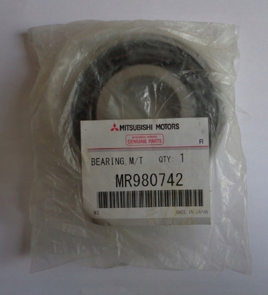 Mitsubishi OE  Gearbox clutch roller bearing m/t oem mitsubishi lancer evo 4-9