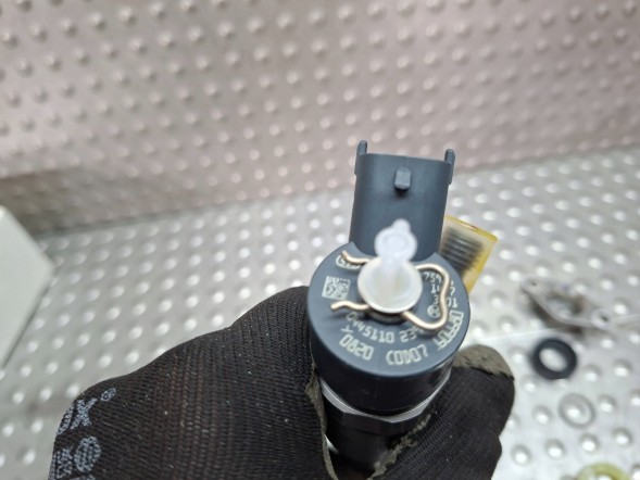 Fiat OE S26340599 Injector bosch 0445110239 fiat scudo ii expert jumpy 1.6 hdi 2007-