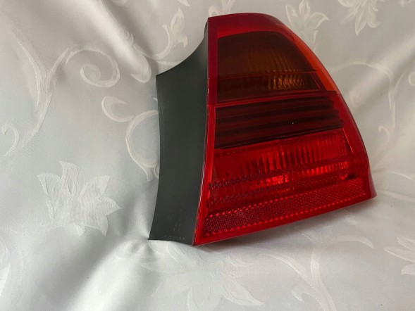 BMW OE  Bmw 3 e90 lamp right rear sdn 2004-2008 6937458