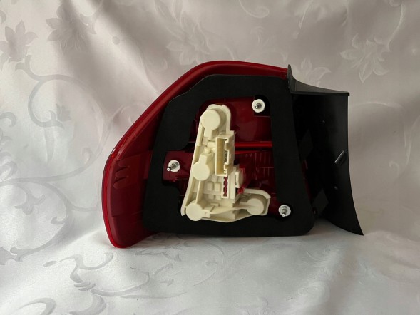 BMW OE  Bmw 3 e90 lamp right rear sdn 2004-2008 6937458