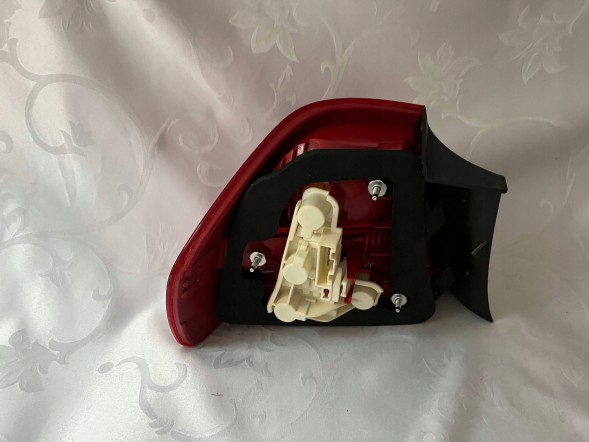 BMW OE  Bmw 3 e90 lamp right rear sdn 2004-2008 6937458