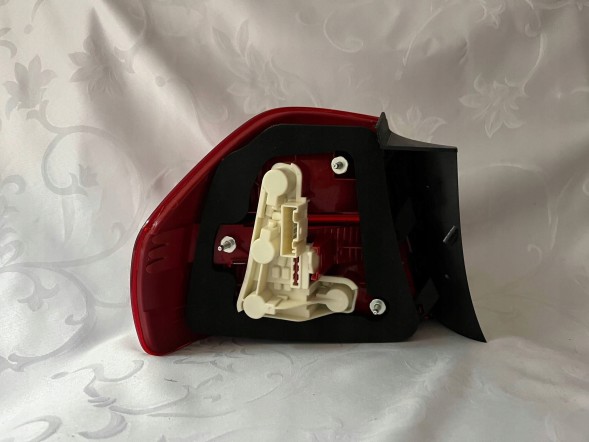 BMW OE  Bmw 3 e90 lamp right rear sdn 2004-2008 6937458