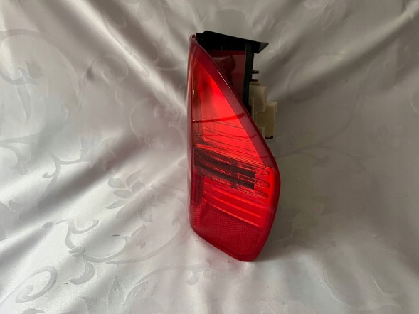 BMW OE  Bmw 3 e90 lamp right rear sdn 2004-2008 6937458