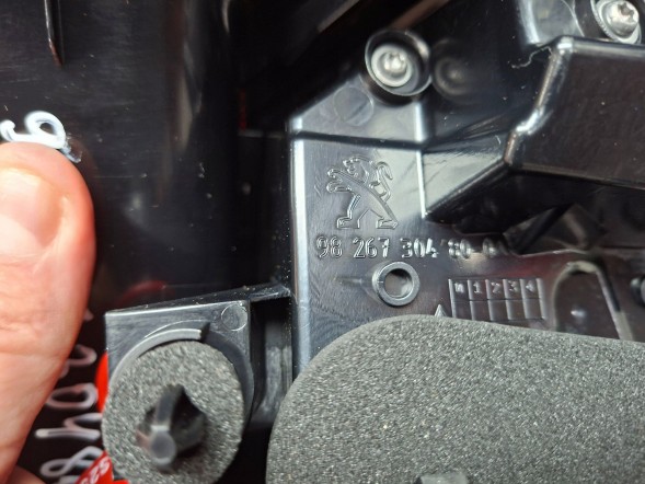 Peugeot OE S25071544 Rear lamp left 9826730480 peugeot 2008 lift 16- new original oe