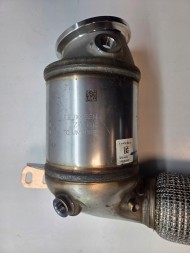 BMW OE KATALIZATOR BMW F40 M135iX F44 M235iX F39 X2 M35iX 8678628 9470154 Catalyst bmw f40 m135ix f44 m235ix f39 x2 m35ix 8678628 9470154