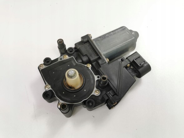 Audi OE 8D0959801E Window motor left rear audi a4 1995- oe 8d0959801e