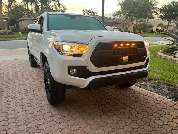 CHINA  Toyota tacoma trd off-road &amp; sport 2020–2023 led grill lamp kit