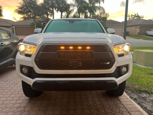 CHINA  Toyota tacoma trd off-road &amp; sport 2020–2023 led grill lamp kit