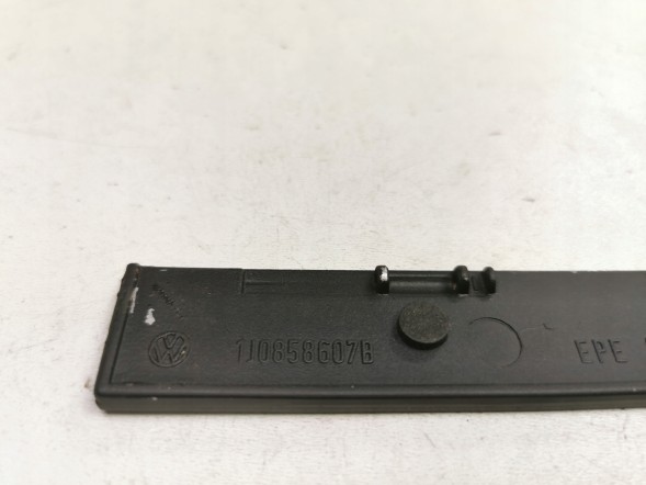 Volkswagen OE Оздоблення VW Golf 1998-2001 OE 1J0858607A 1J0858607A1SG