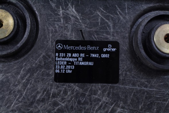 Mercedes-Benz OE НАКЛАДКА-ЗАГЛУШКА MERCEDES A2316900604