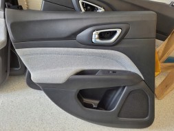 Jeep OE JEEP COMPASS LIFT 2022 - ОБЛИЦЮВАННЯ ДВЕРЕЙ ЛІВЕ ЗАДНЄ 6WC23DX9AG