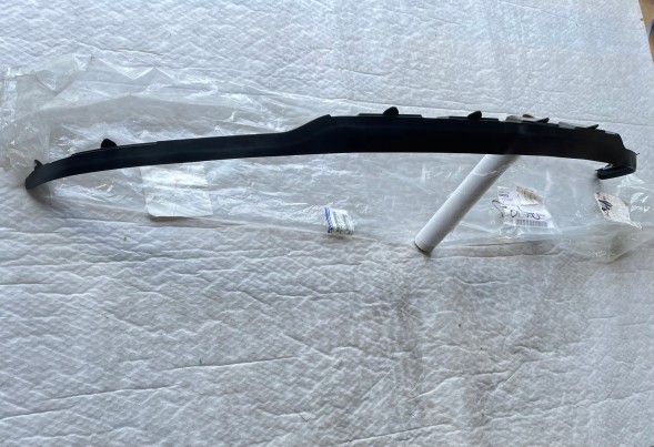 Dodge OE 0053301187 68214819 AA 68214819AA 68214819AA001 spoiler spojler nakładka dokładka dolna dolny zderzaka przedniego lewa lewy lewo przednia przód ОРИГ. СПОЙЛЕР НАКЛАДКА БАМПЕРА DODGE CHARGER 2015-2023 ЛІВИЙ ПЕРЕДНІЙ