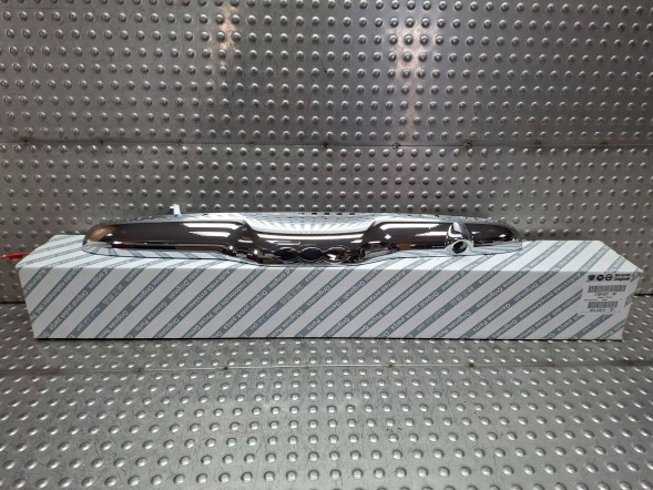 Fiat OE S26337882 ХРОМОВАНА НАКЛАДКА КЛАПАНА 0735516207 FIAT 500 2007-