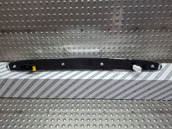 Fiat OE S26337882 ХРОМОВАНА НАКЛАДКА КЛАПАНА 0735516207 FIAT 500 2007-