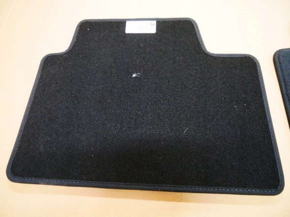 BMW OE BMW G20 G21 DYWANIKI WELUROWE TYLNE ZESTAW KOMPLET DYWANIKÓW 7481640 9042920 BMW G20 G21 ВЕЛЮРОВІ КОВРИКИ ЗАДНІЙ РЯД КОМПЛЕКТ КОВРИКІВ 7481640